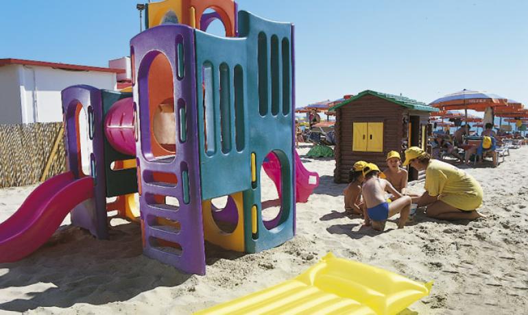 hotelzenith.unionhotels it speciale-offerta-per-il-ponte-del-2-giugno-in-hotel-3-stelle-a-pinarella-di-cervia-con-spiaggia-e-piscina-inclese 017