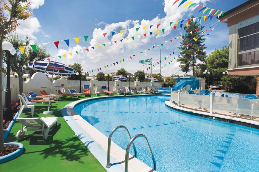 hotelzenith.unionhotels fr piscine-cervia-hotel-zenith 011
