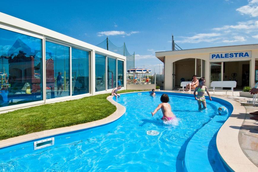hotelzenith.unionhotels it piscina-cervia-hotel-zenith 012