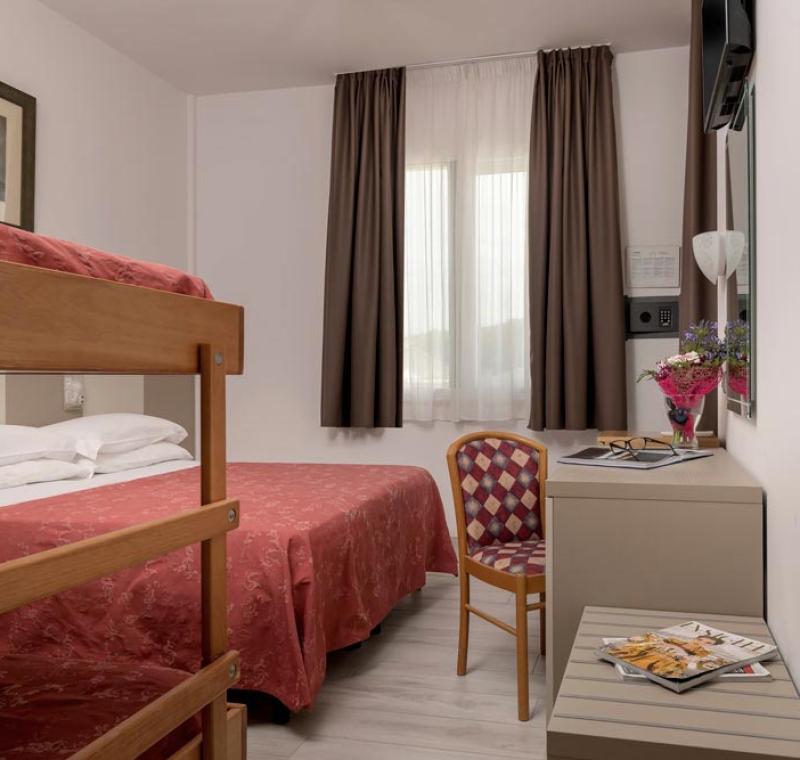 hotelzenith.unionhotels fr hotel-chambres-pinarella-cervia 005