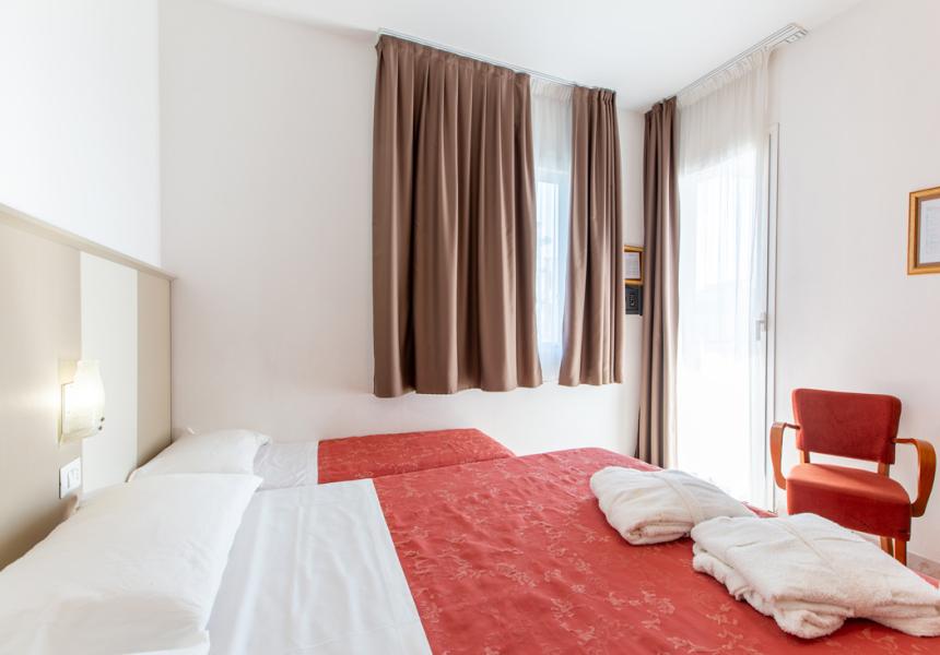hotelzenith.unionhotels en pinarella-cervia-hotel-rooms 024