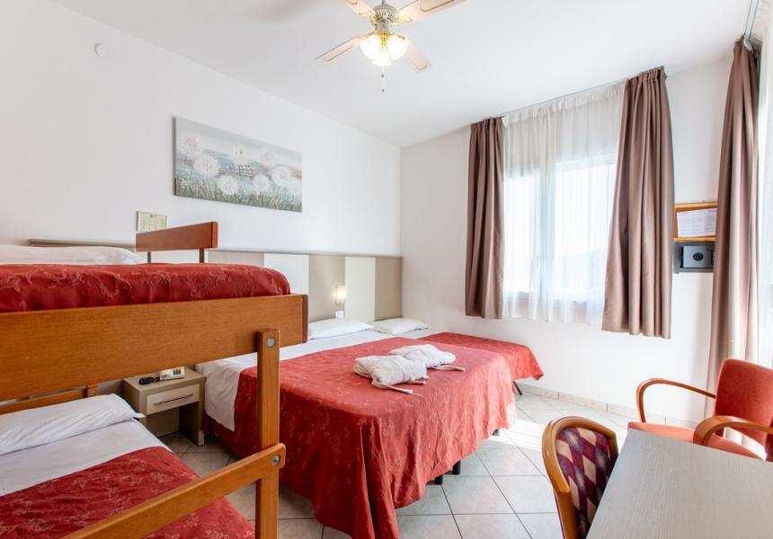 hotelzenith.unionhotels en pinarella-cervia-hotel-rooms 025